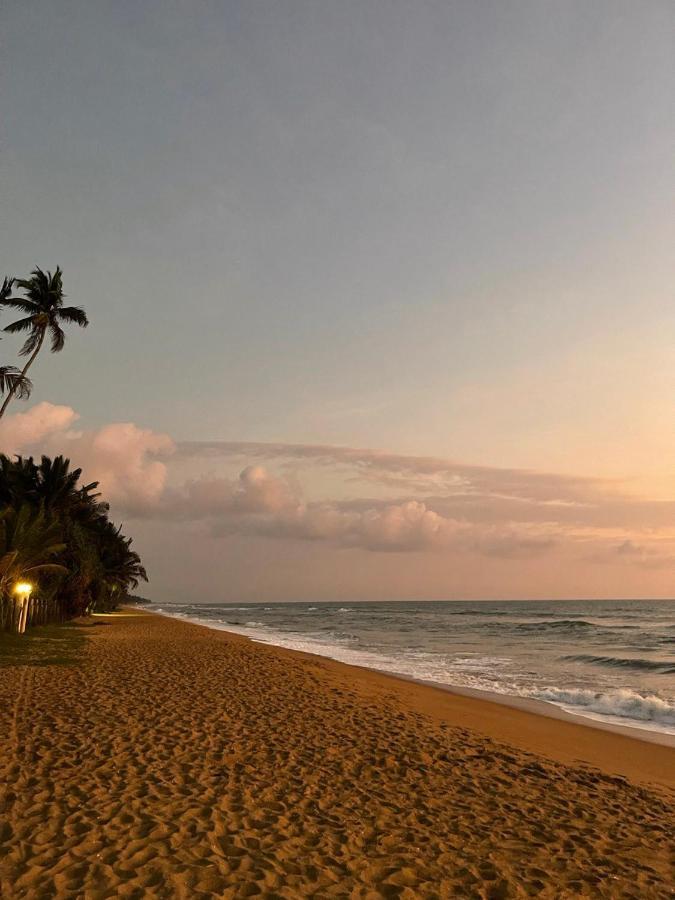 Lavila Beach Cottage Wadduwa Extérieur photo
