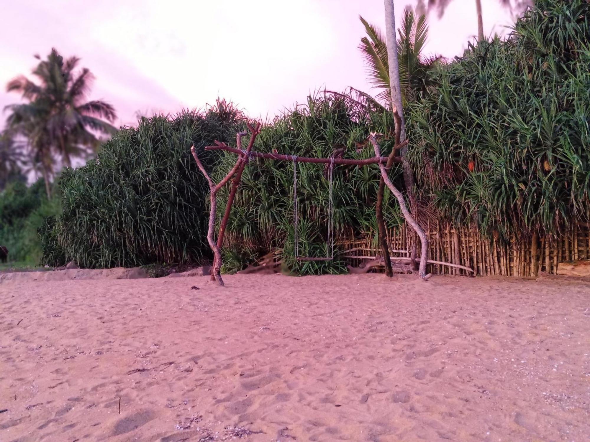 Lavila Beach Cottage Wadduwa Extérieur photo